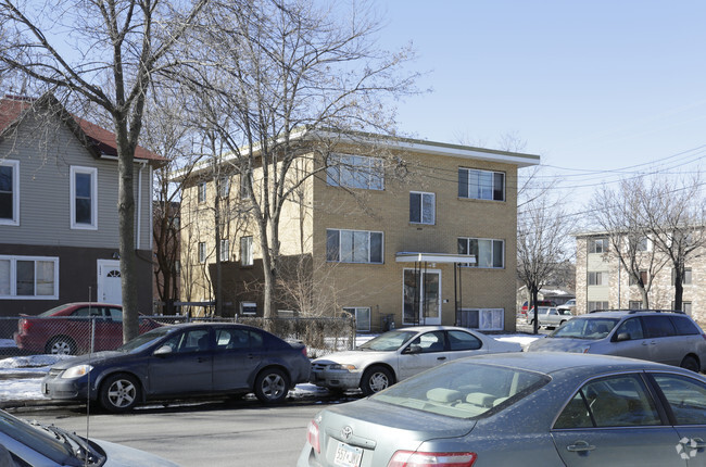 Building Photo - 2800 Pillsbury Ave
