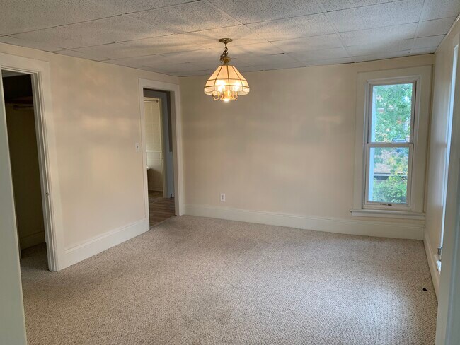 Building Photo - 1337 Kenmore Ave