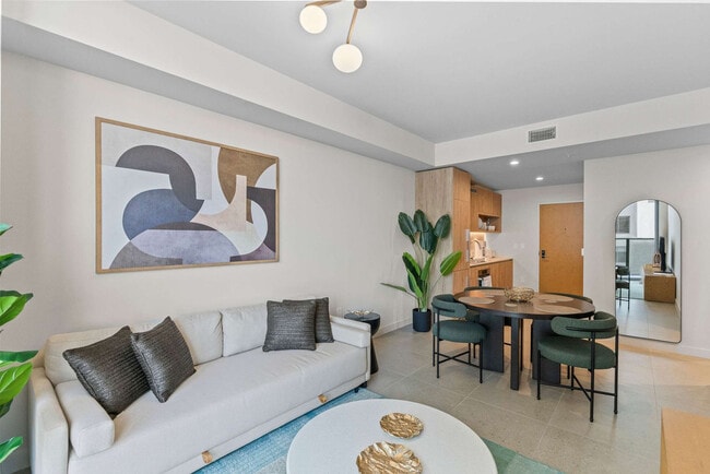 Building Photo - 11 NE 6th St