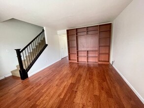 Building Photo - 1634 Cherry Ln