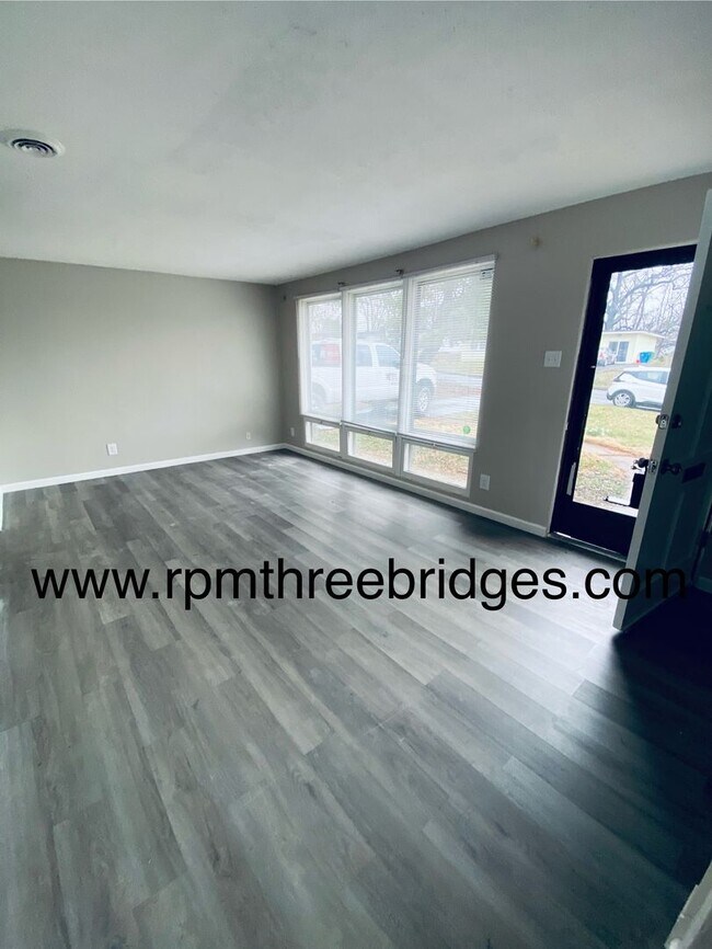 Building Photo - 4br/2ba Florissant Gem