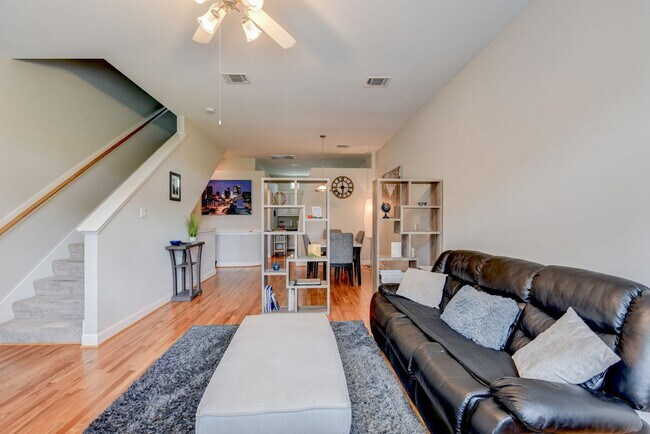 Foto del edificio - 2bed / 2bath Tri-Level home