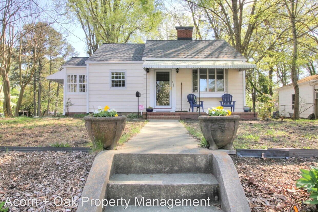 Primary Photo - 2 br, 1 bath House - 606 E. Markham Ave.