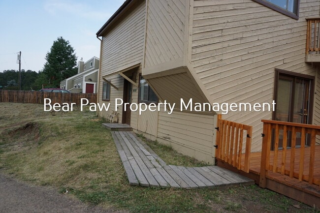 Building Photo - Two Bedroom Garden Level Duplex in Kittredge!