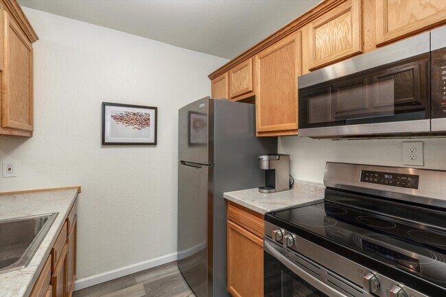 Foto del edificio - Pine Creek Apartments