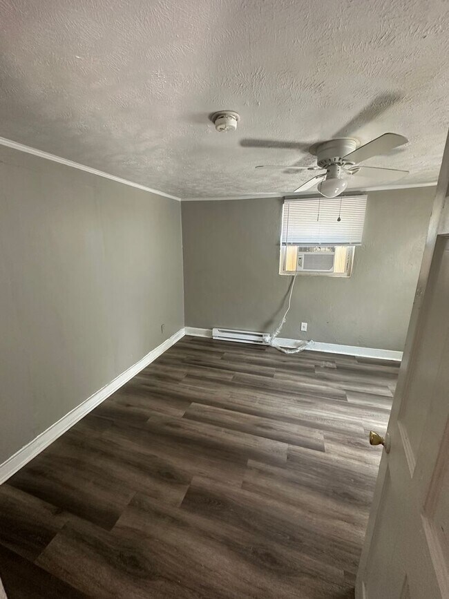 Building Photo - 2208 Roosevelt Dr