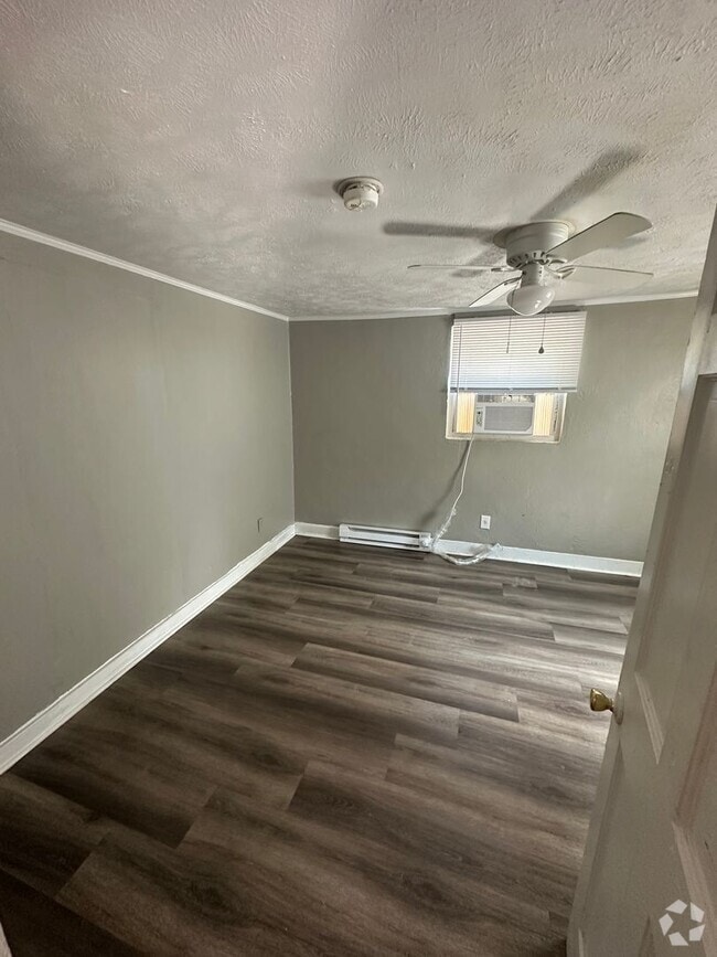 Building Photo - 2208 Roosevelt Dr