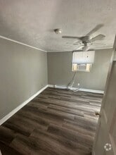 Building Photo - 2208 Roosevelt Dr