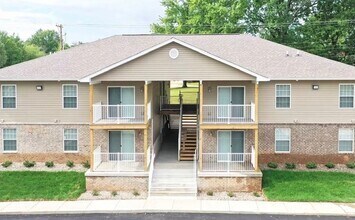 Building Photo - 3301 Silverthorn Ln