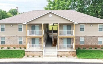 Building Photo - 3301 Silverthorn Ln