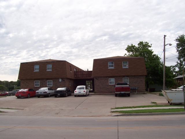 Building Photo - 802 Elm St