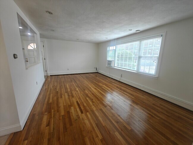 Building Photo - 216 Winthrop Ave