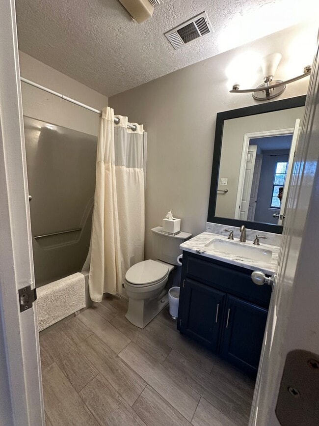 Building Photo - Come take a look at this 3-bedroom 2-bath home on the West side of Russellville.