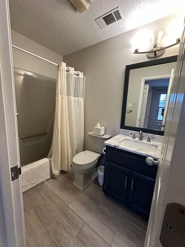 Foto del edificio - Come take a look at this 3-bedroom 2-bath home on the West side of Russellville.