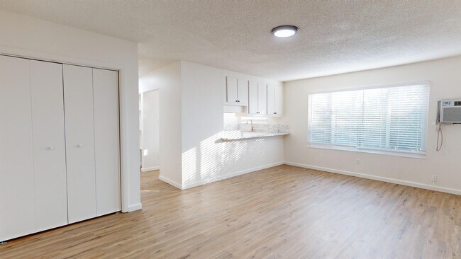 Building Photo - 2563 Irwin Rd
