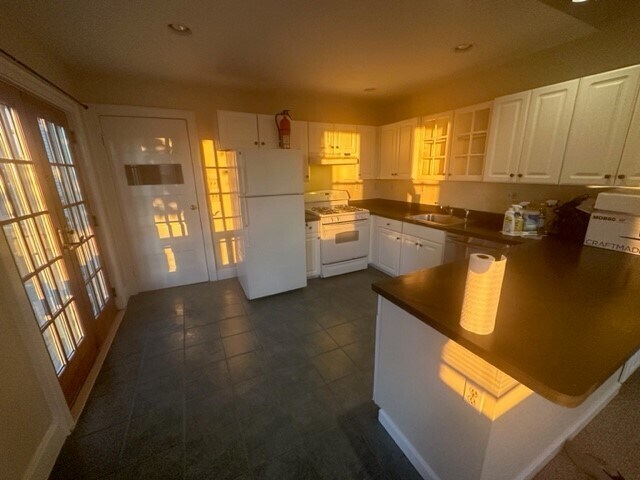Open floor plan divided by island - 129 Lincoln Ave