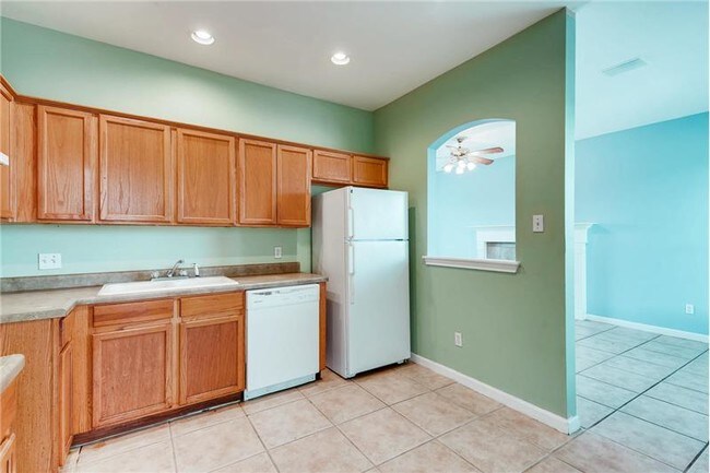 Building Photo - 5611 Midcrown Dr