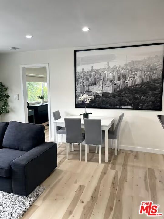 Foto del edificio - 8704 Dorrington Ave