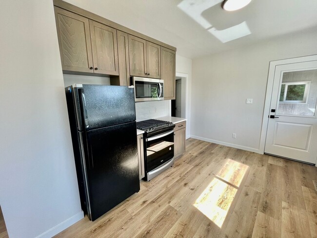 Foto del edificio - Sellwood Delight: Charming Two-Story 3BD/2...