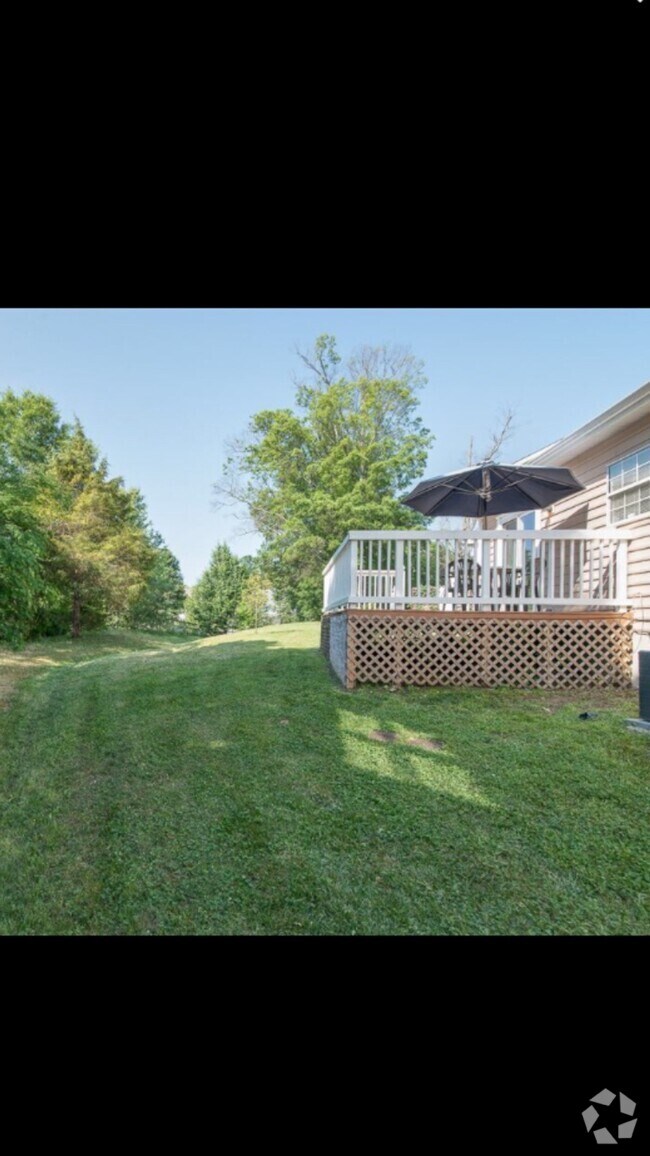 Lakeview at Faires Farm Apartments for Rent with a Yard Charlotte, NC