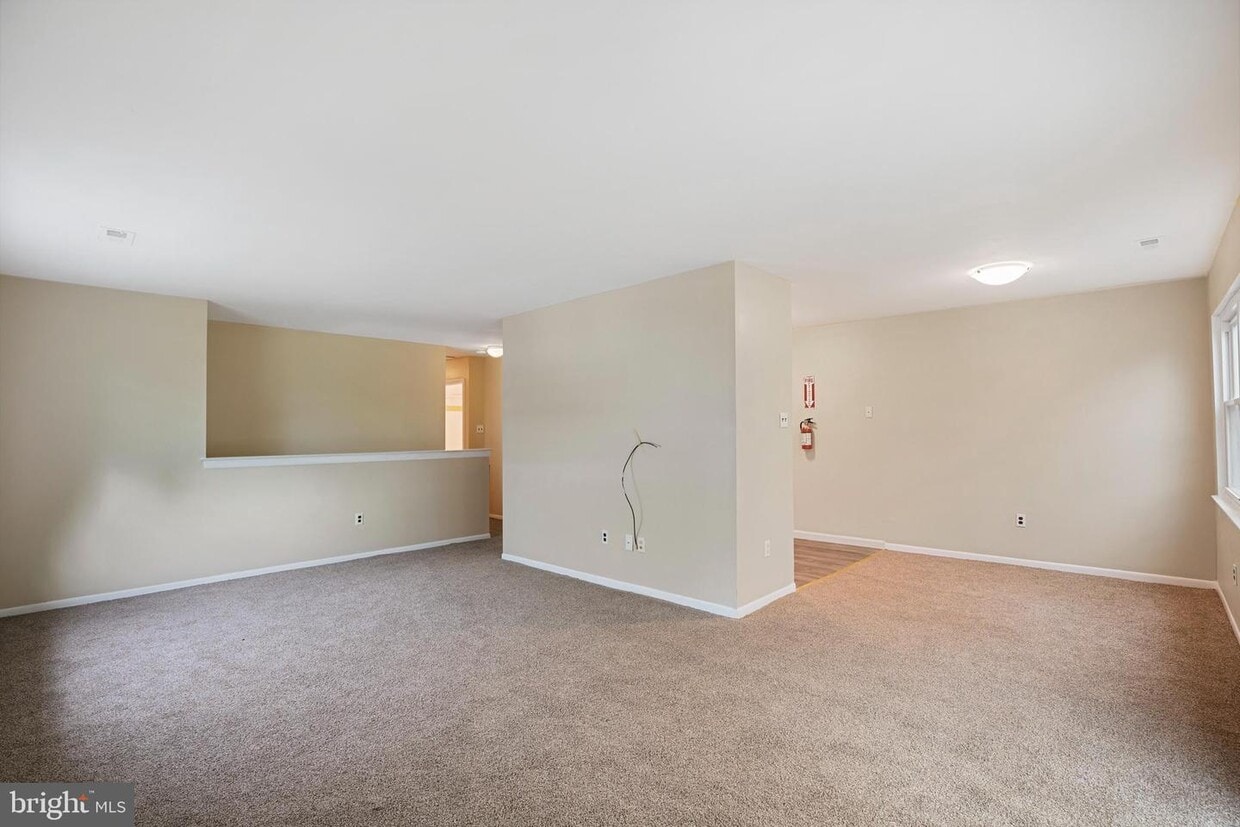 Primary Photo - 125 Willow Turn