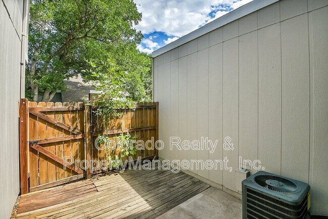 Foto del edificio - 7037 S Knolls Way