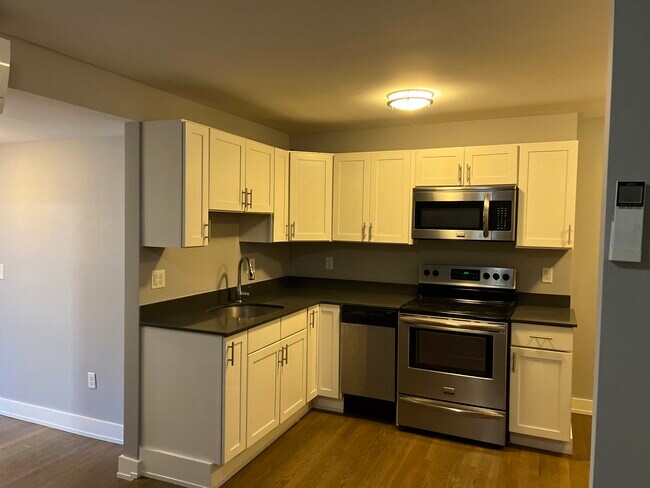 Building Photo - 27 N Margin St