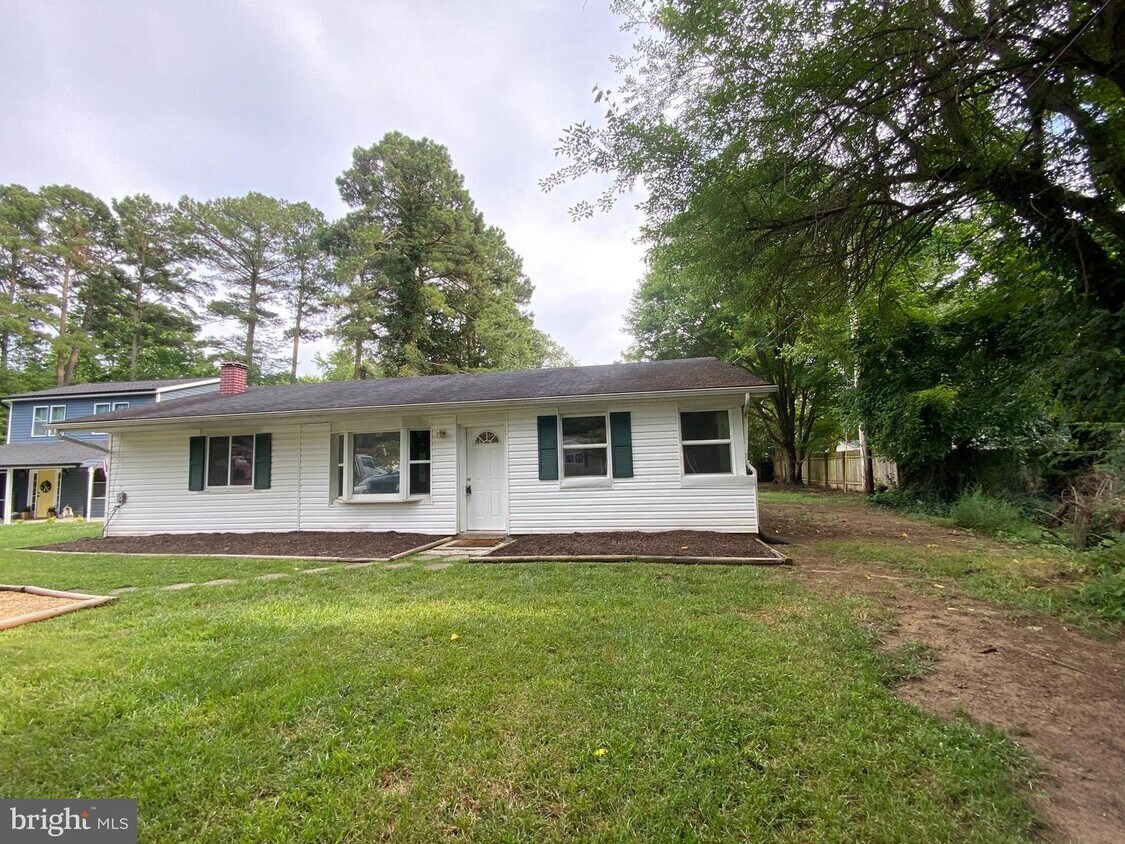 405 Lake Dr, Lusby, MD 20657 House for Rent in Lusby, MD