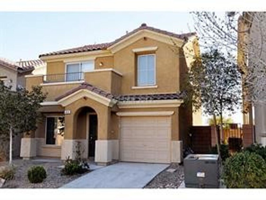 Foto principal - 3 Bedroom, 2.5 Bath Two Story Home in Sout...
