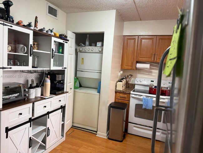 Foto del edificio - 6195 NW 186th St