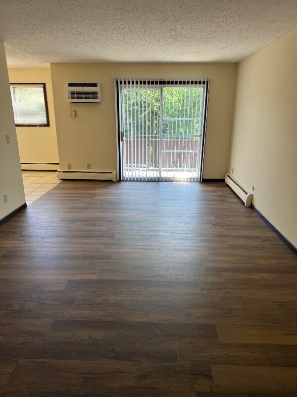 Foto principal - 981 St Albans St N