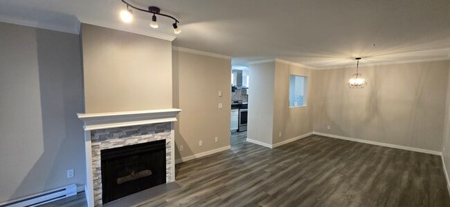 Building Photo - 2357 Whyte Av