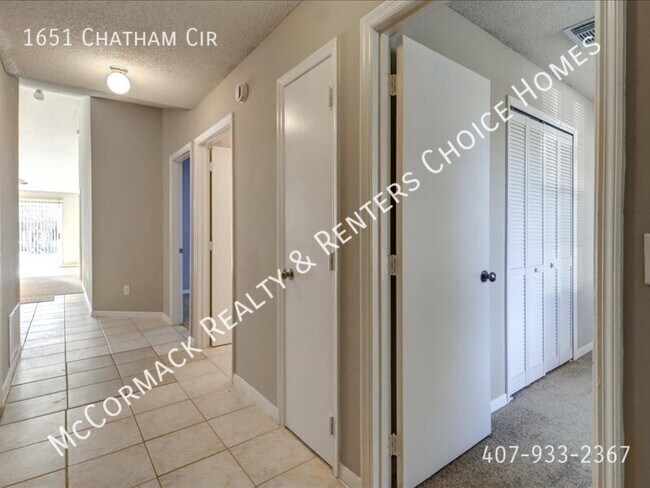 Foto del edificio - 1651 Chatham Cir