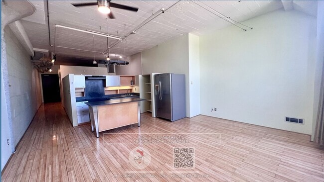 Building Photo - Spacious and light loft in an amazing buil...