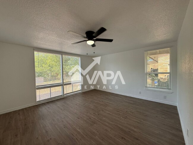 Foto del edificio - 4411 Eisenhauer Rd