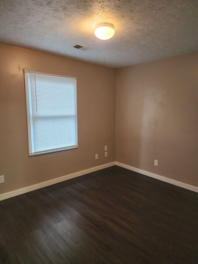 Foto del edificio - 2 bedroom 1 bath duplex