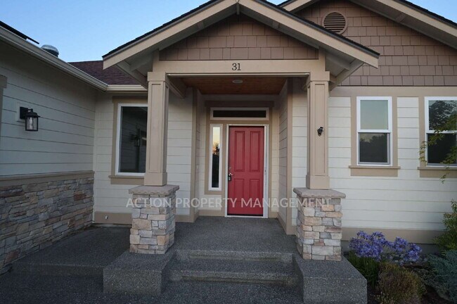 Foto del edificio - Beautiful custom-built 3 bed, 1 office, 2 bath, 2 car garage in Sequim