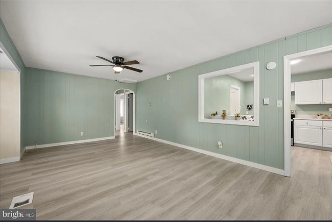 Building Photo - 302 Pine Way