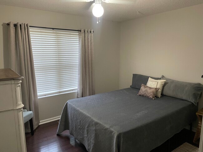 Foto del edificio - 225 Ashland Manor Dr