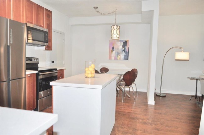 Foto del edificio - 10811 Richmond Ave