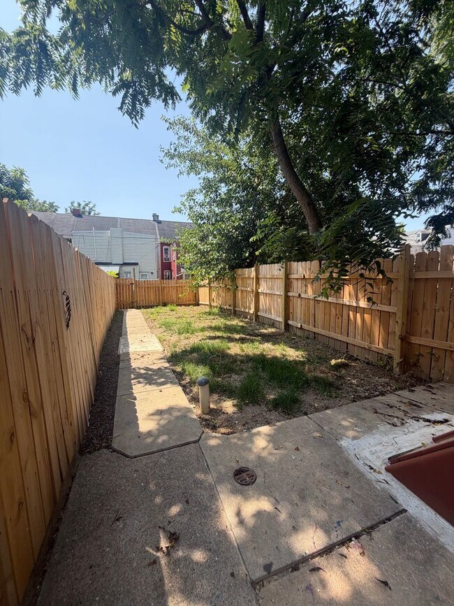 Foto del edificio - Fully Remodeled 4/5 Bedroom, 2 Bath Home Townhome in desirable West End Lancaster