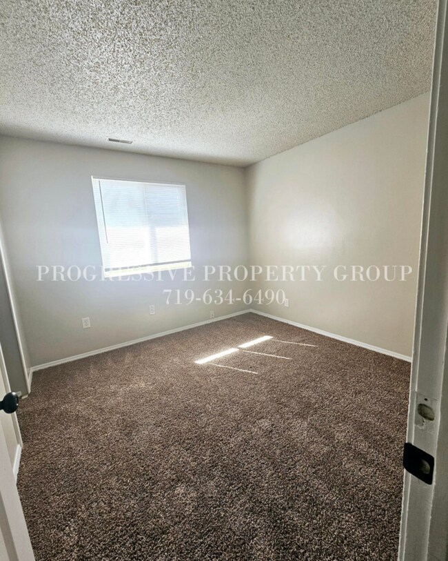 Building Photo - 1835 Zebulon Dr