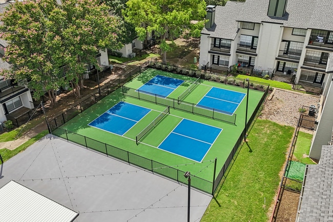 Building Photo - The Monte