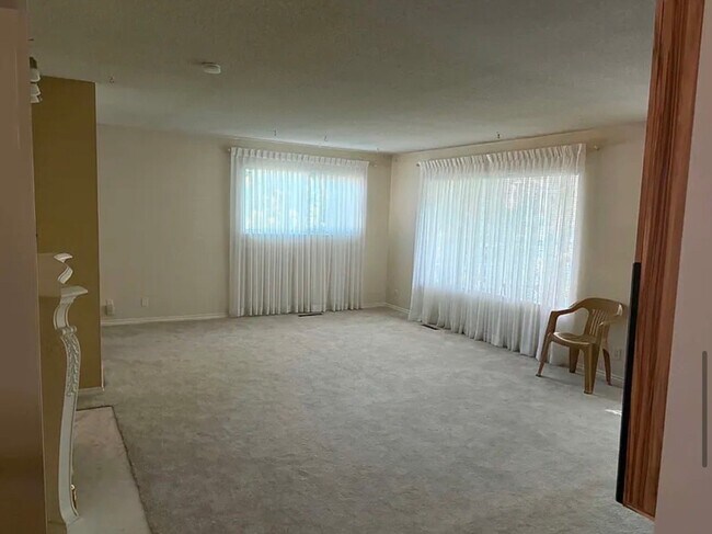 Foto del edificio - 1465 Spring Ln