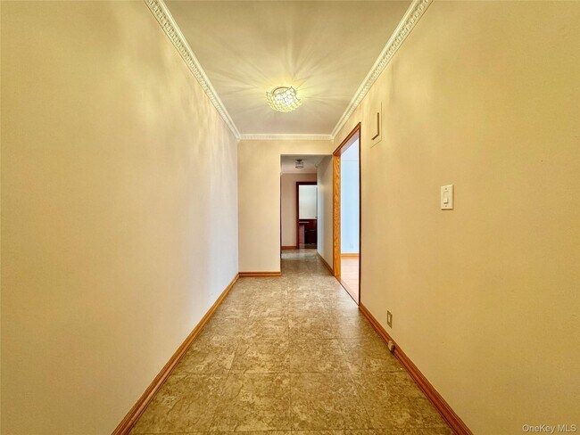 Foto del edificio - 94-10 64th Rd