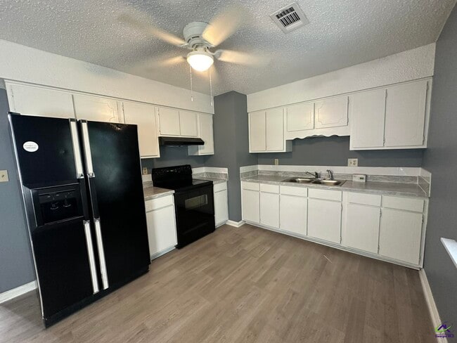 Building Photo - 503 Coventry Ct