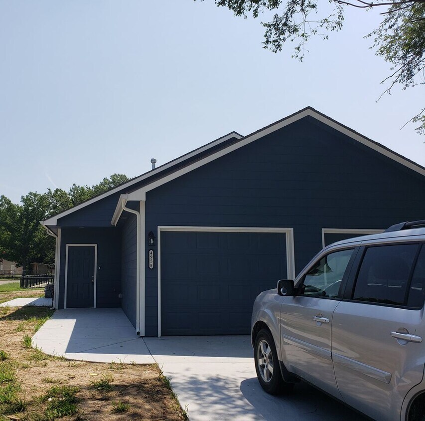Foto principal - 4955 E Morris St