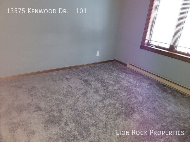 Foto del edificio - 13575 Kenwood Dr N