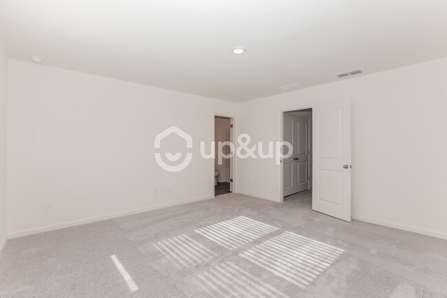 Building Photo - Fantastic 3bd/2.5ba home! Let yourself in!