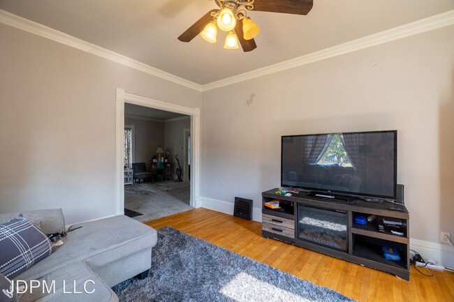 Building Photo - 5 br, 1 bath House - 233 W 11th Avenue